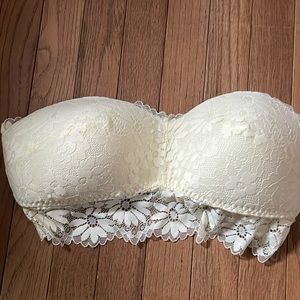 Primark soft yellow strapless bra. XL. NWOT. Lace overlay.